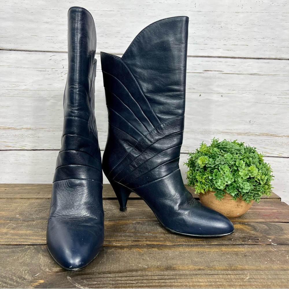 GLORIA VANDERBILT Vintage 80s Fan Detail Navy Blue Leather Mid Calf Booties